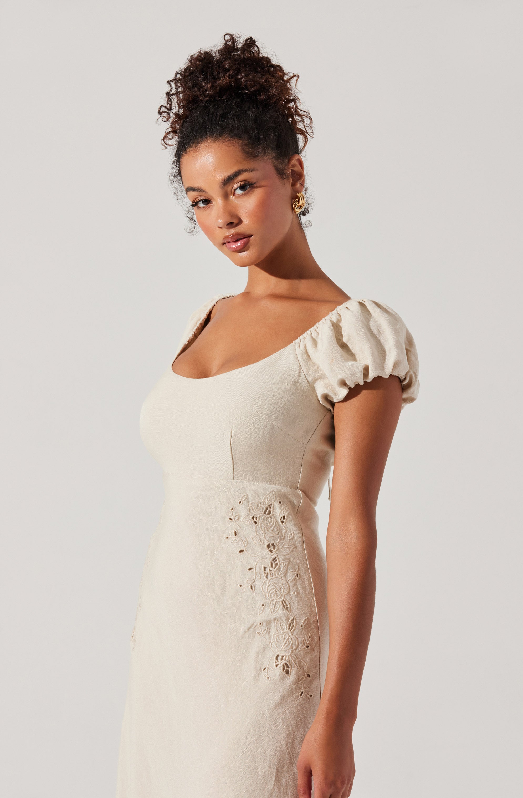 Leocadia Embroidered Puff Sleeve Midi Dress